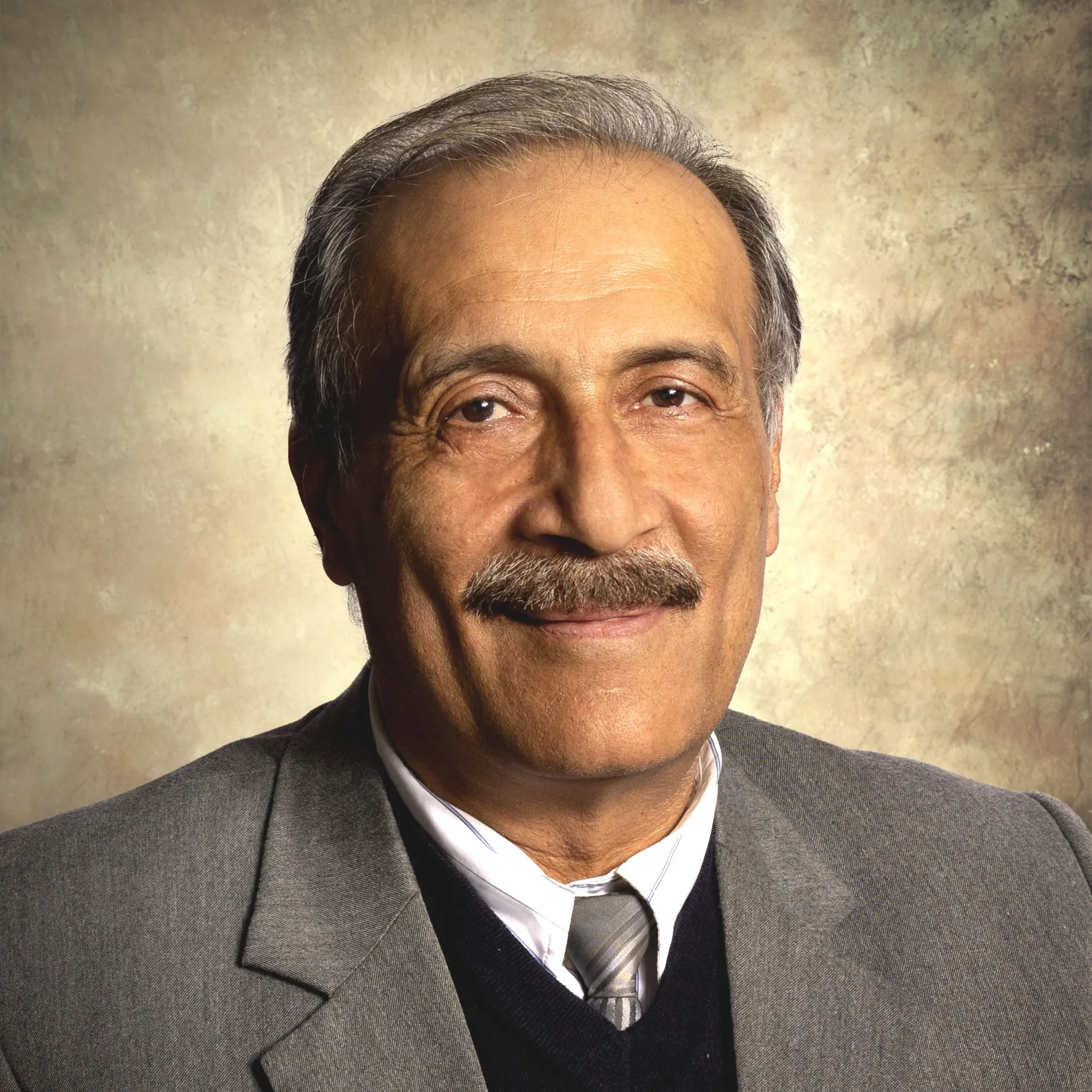 دکتر محمد حسین محمودیان