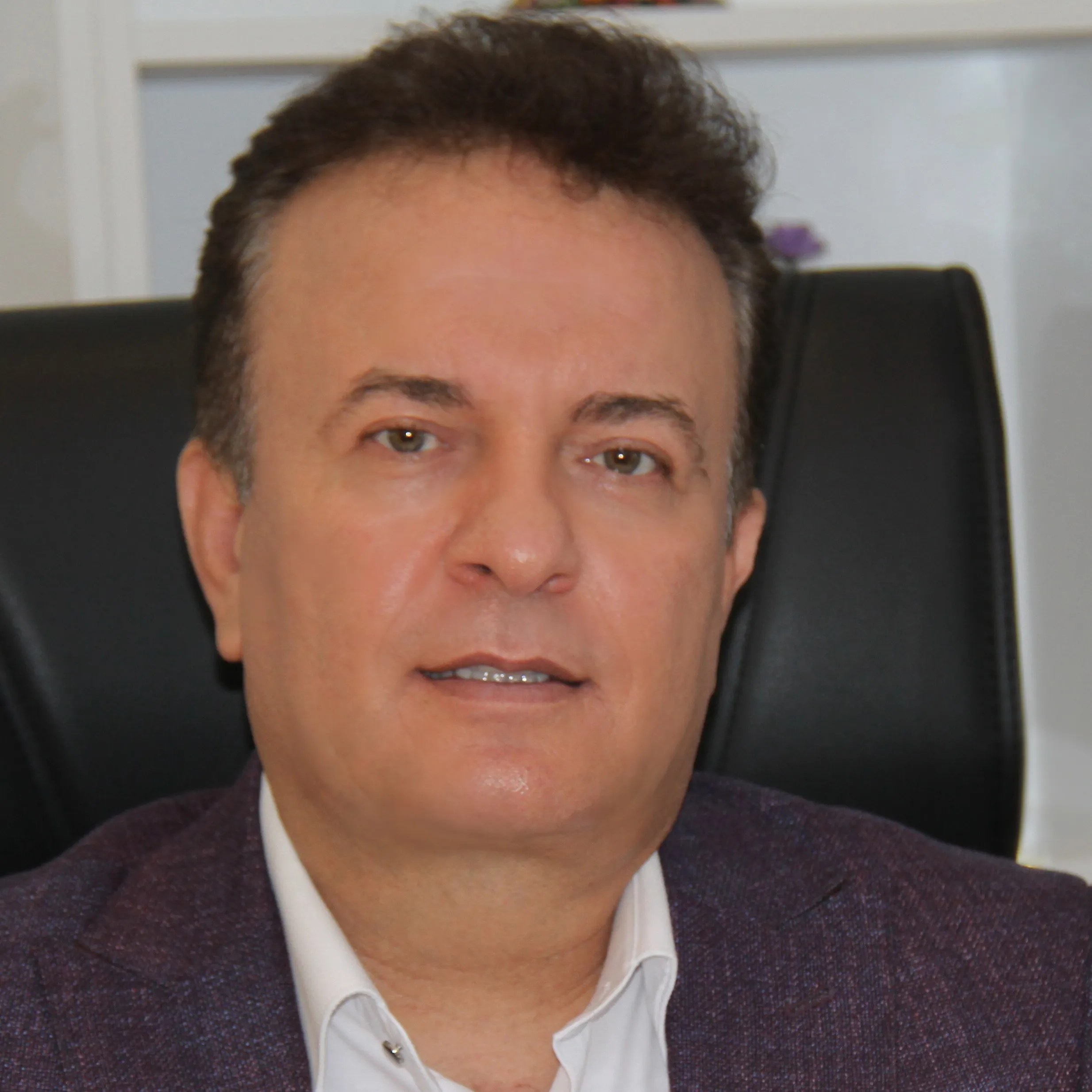 دکتر عارف همتی