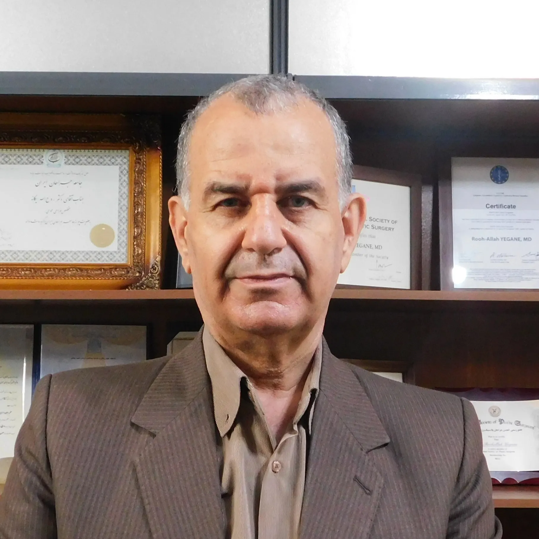 دکتر روح اله یگانه