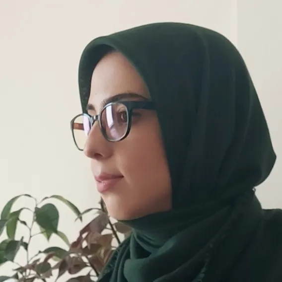 مینا فرهادی