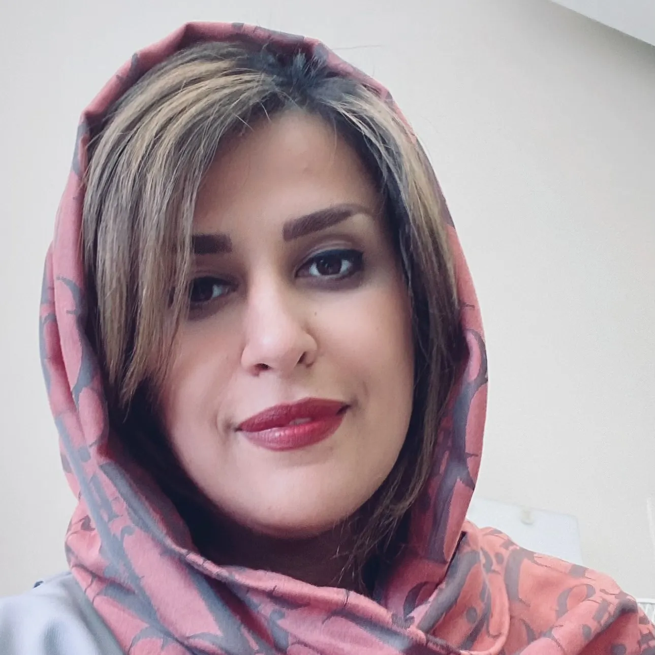 دکتر مونا حجت نیا