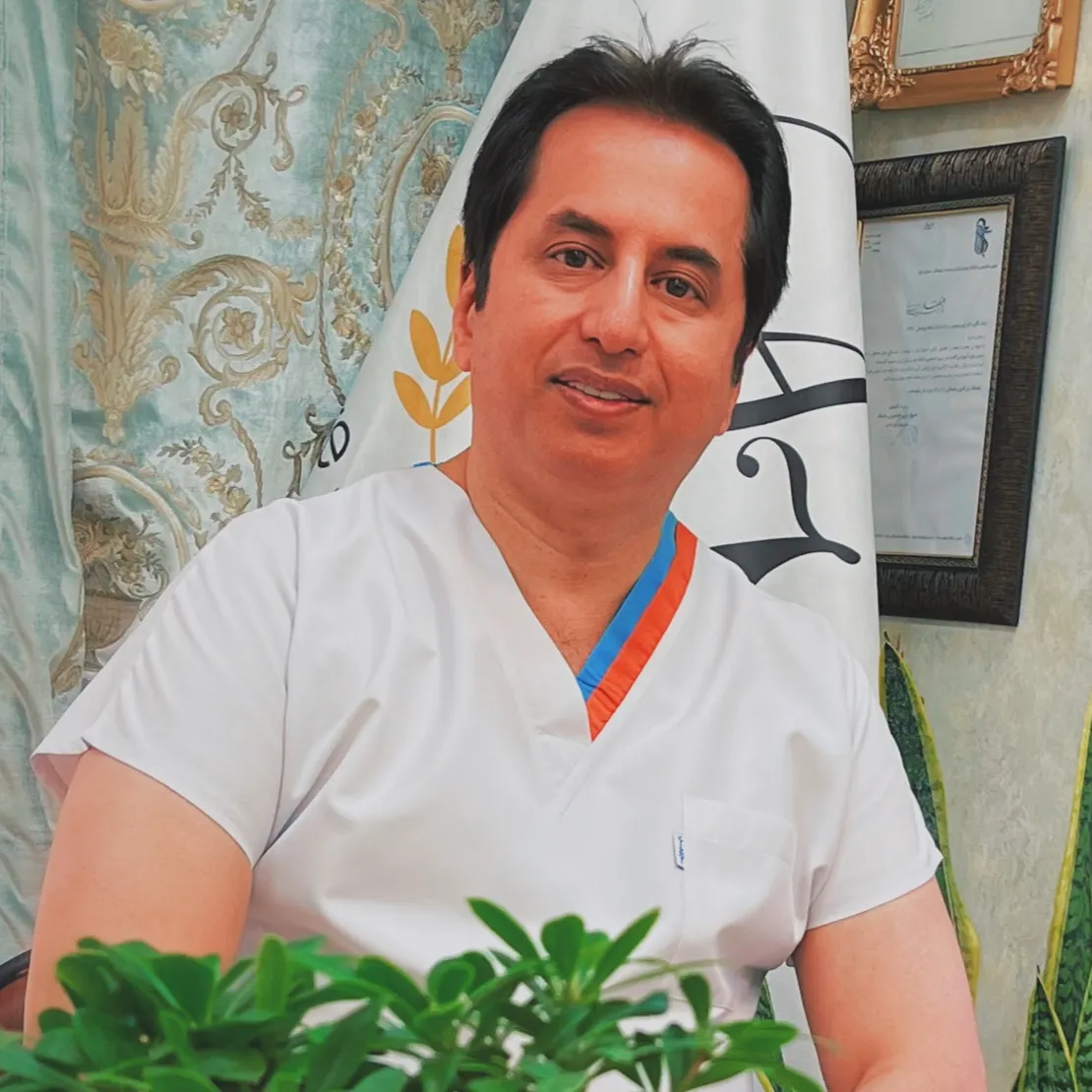 دکتر انور وجودی جراح