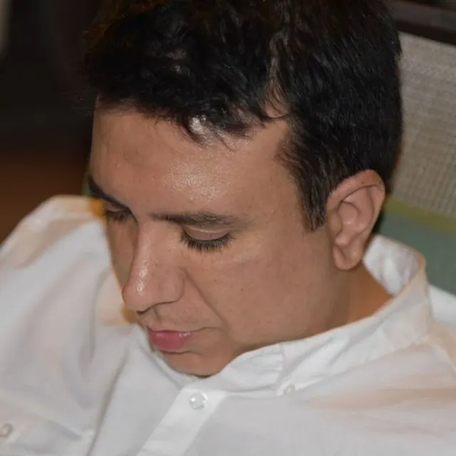 دکتر فرشاد صادقی