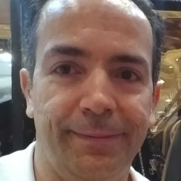 دکتر آرش ناهید