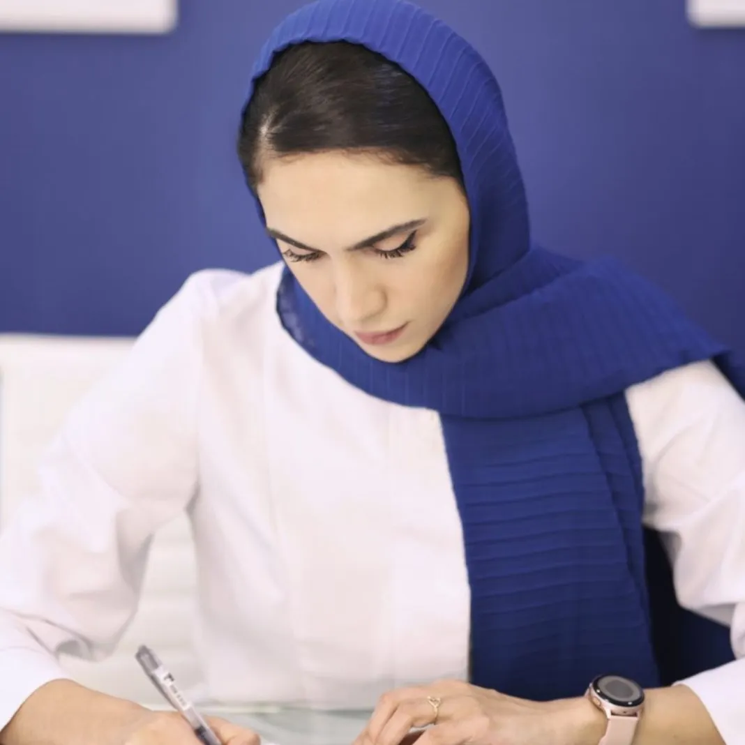 دکتر مانوشا امیری