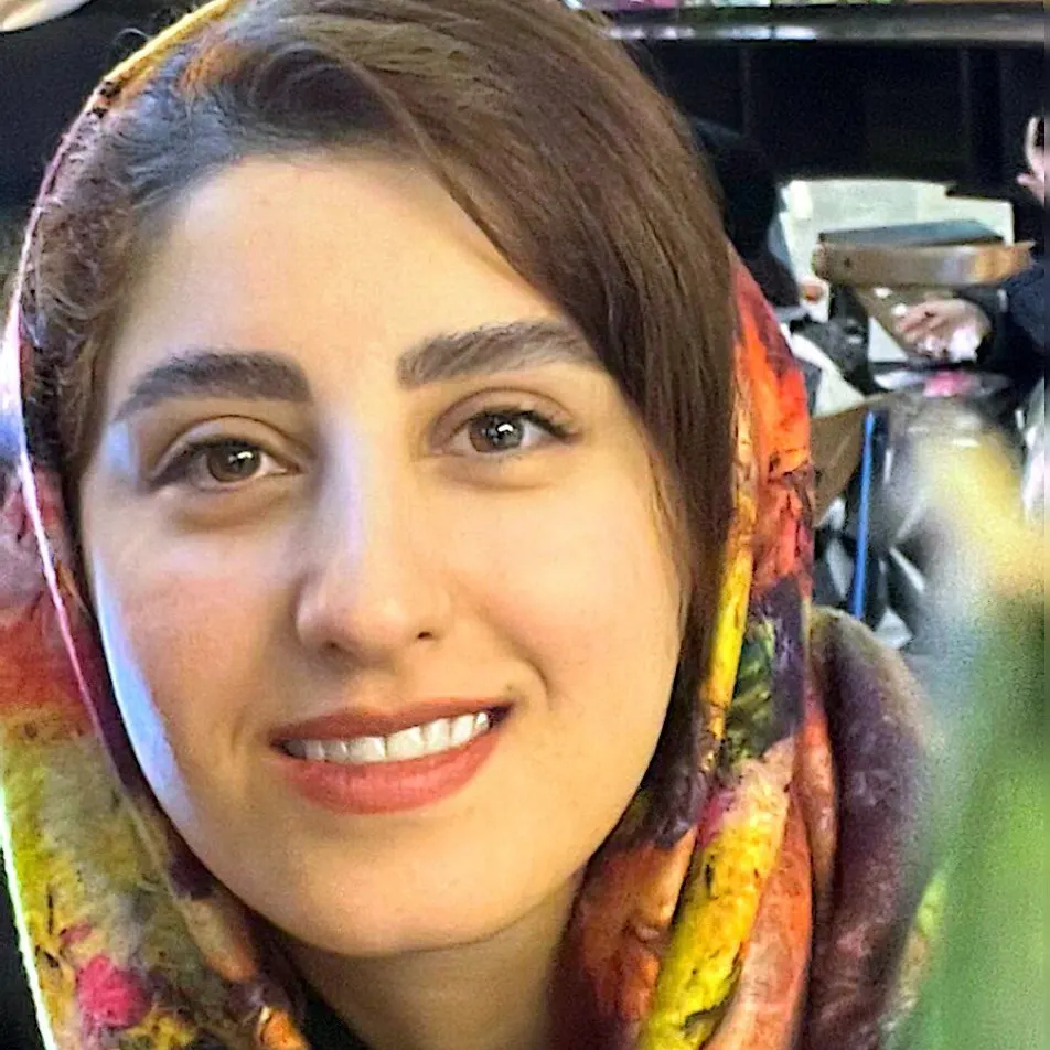 دکتر مومنه عزیزخانی