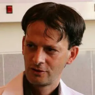 دکتر بابک نجاتی