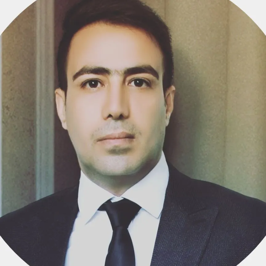 دکتر آریا مومنی