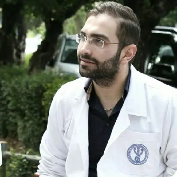 دکتر فرزام محمودی