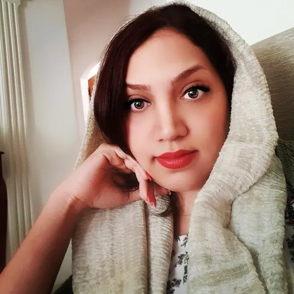 دکتر نسترن دنیادیده