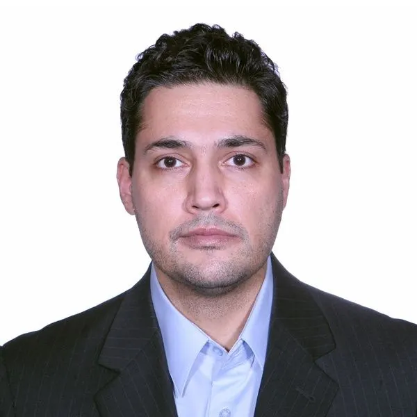 دکتر فرزاد احتشام راد