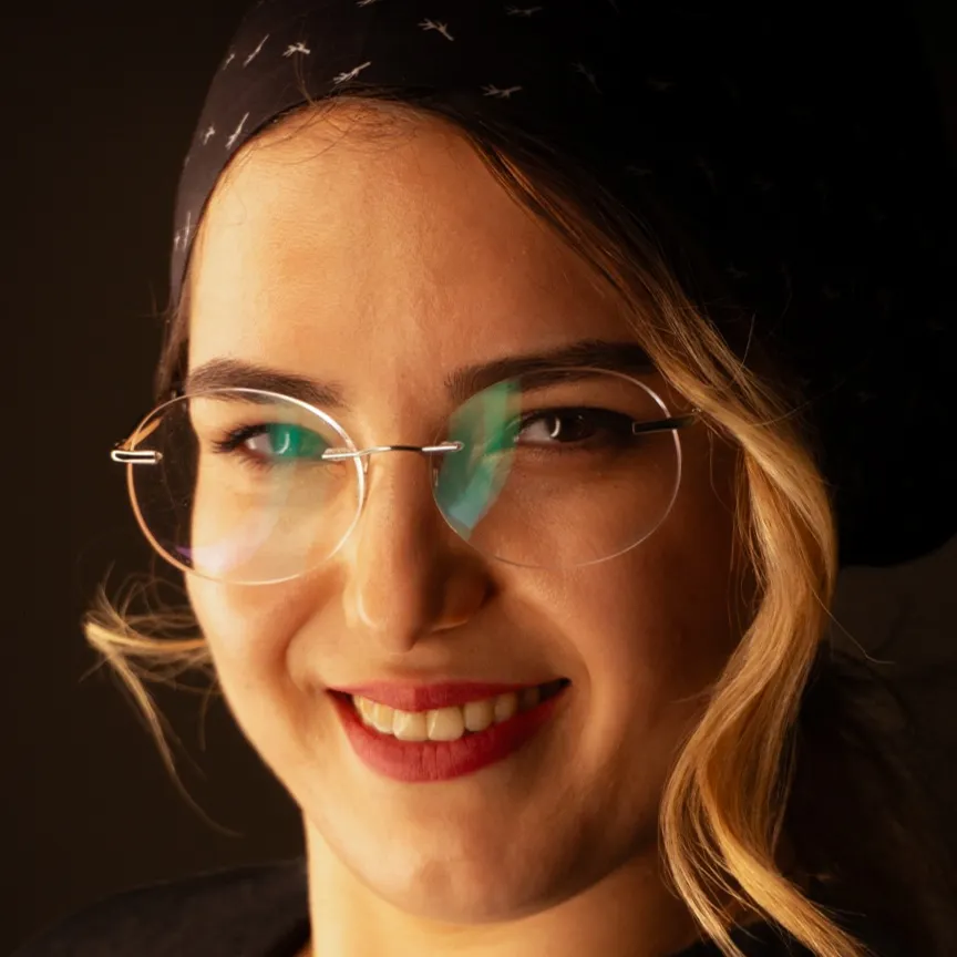 دکتر مریم عزتی گرگری