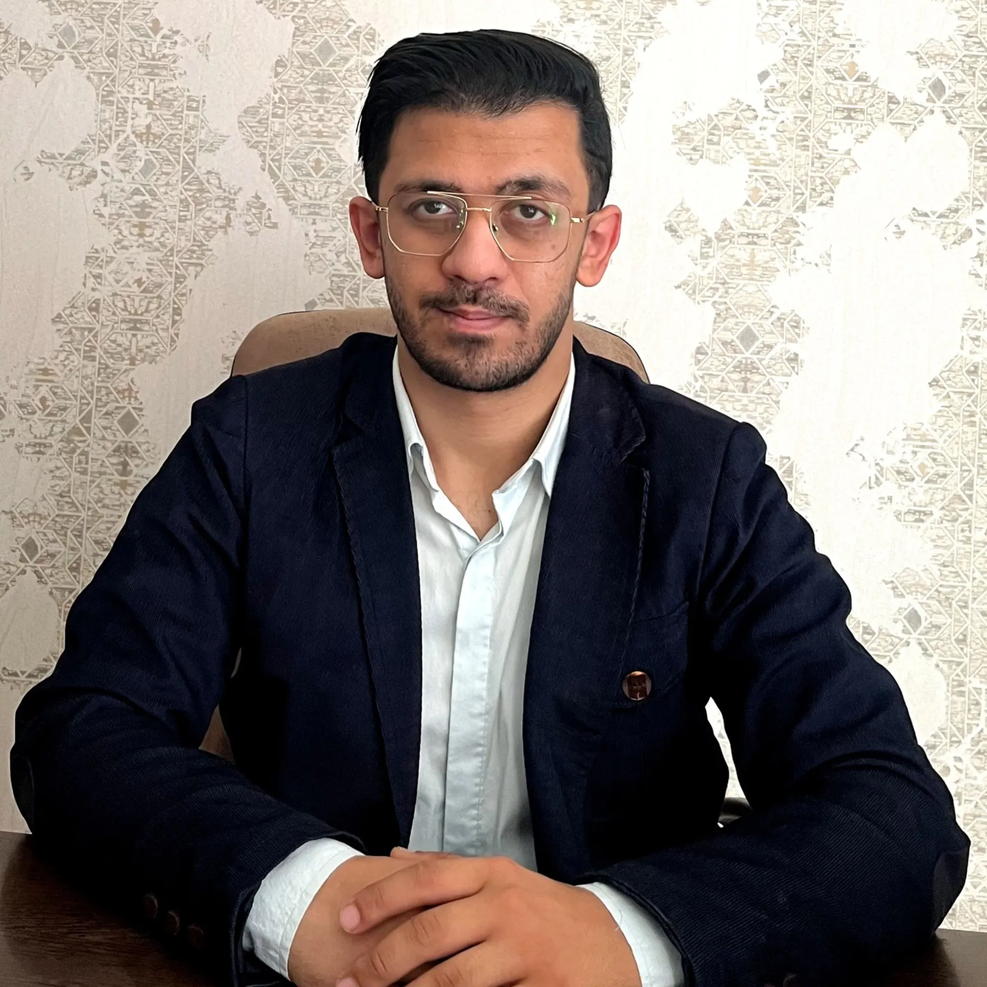 نوید حسینی آرین
