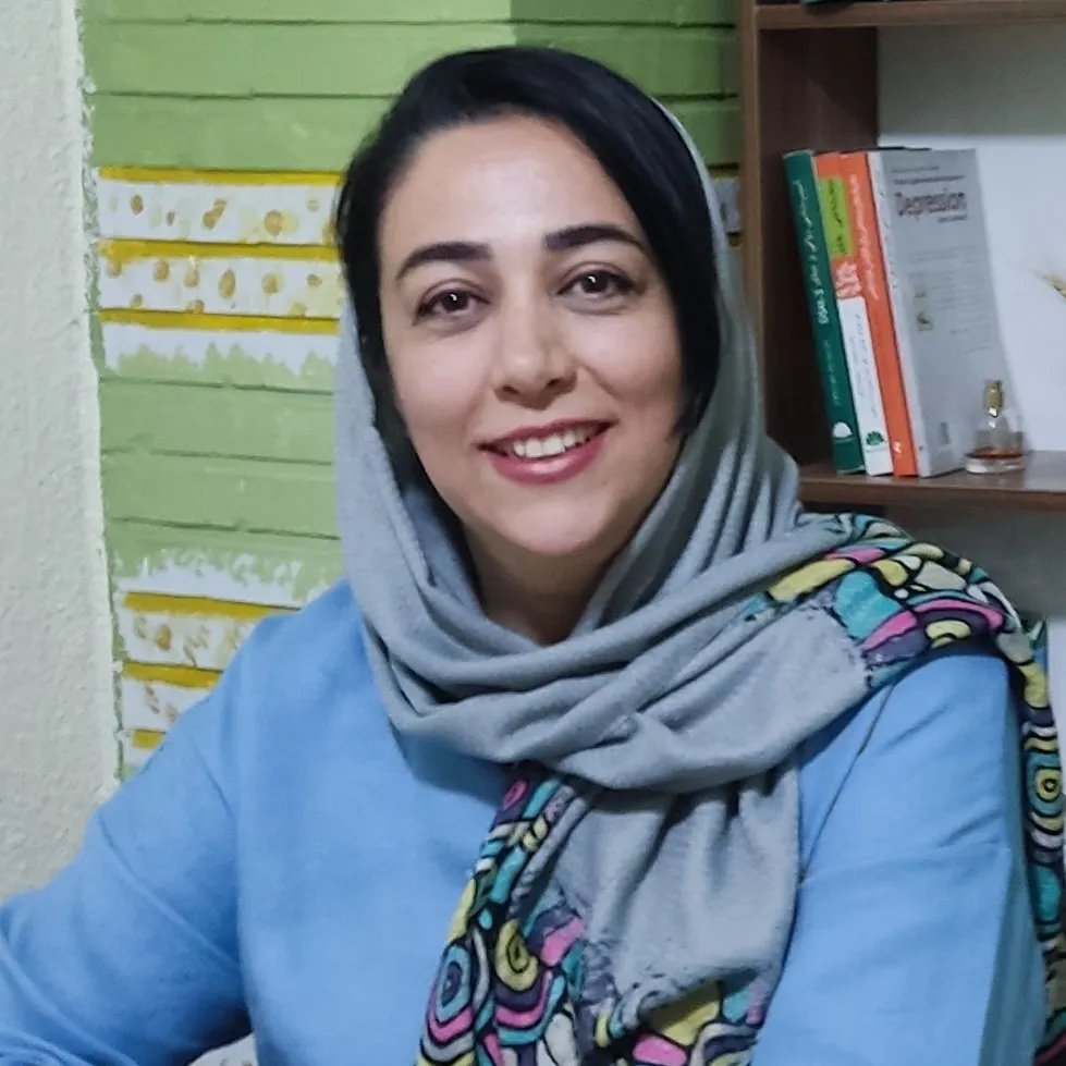 زینب اسحاقیان