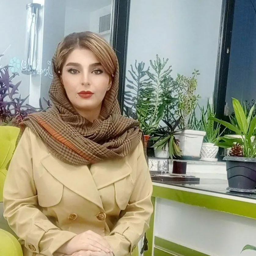 منا عباسی