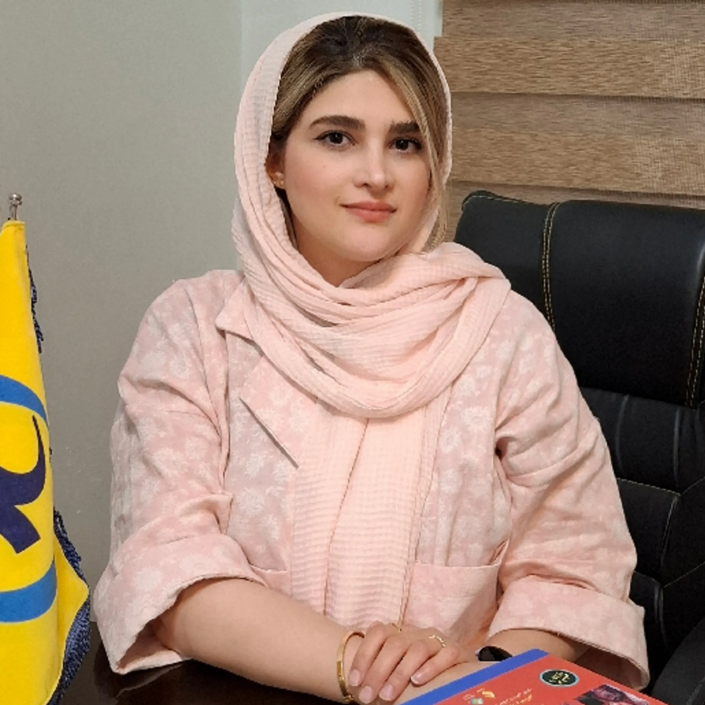 محیا مینایی تهرانی