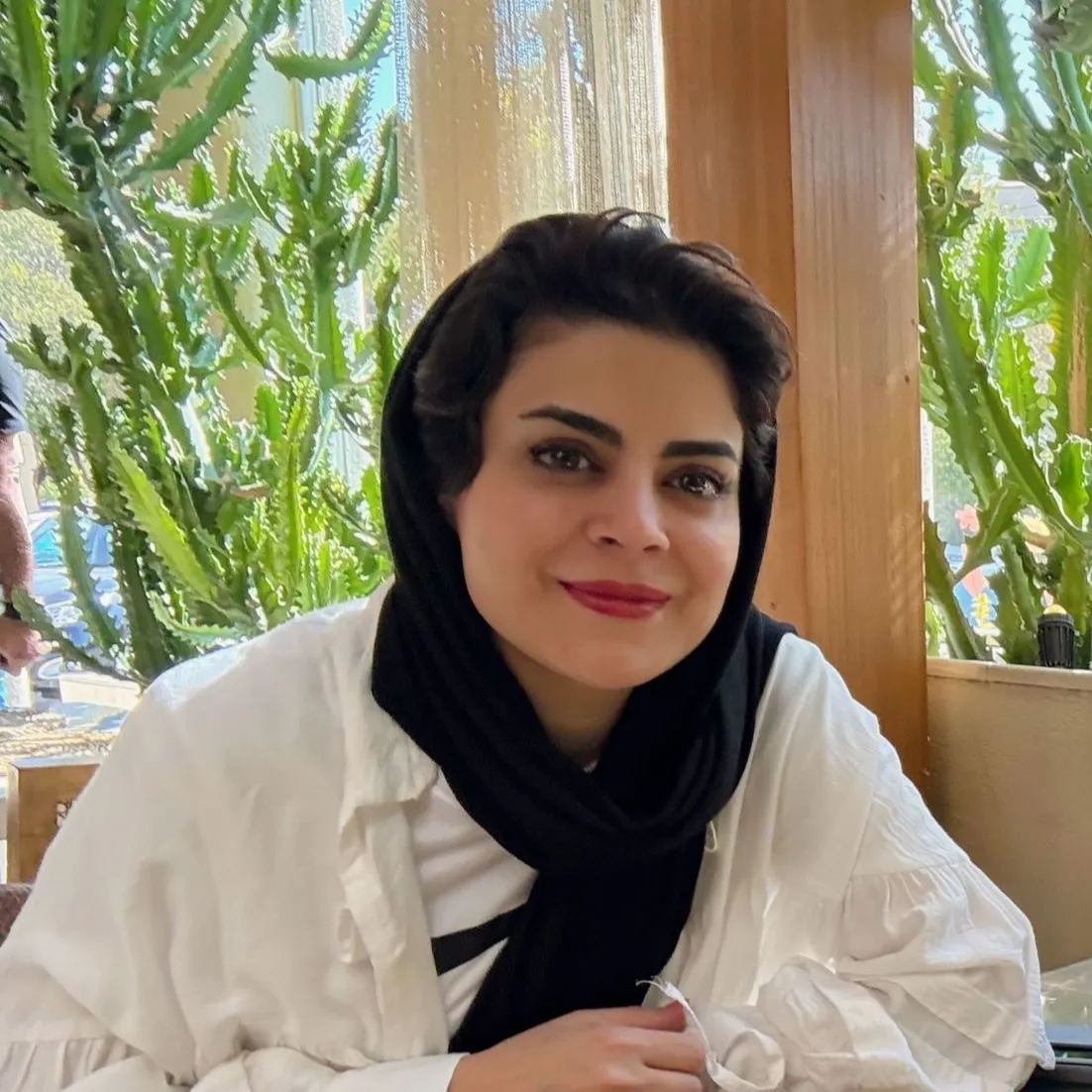 دکتر شیرین قانع فرد