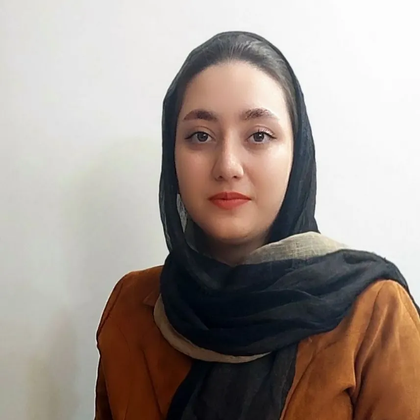 نازنین لاهیجانیان
