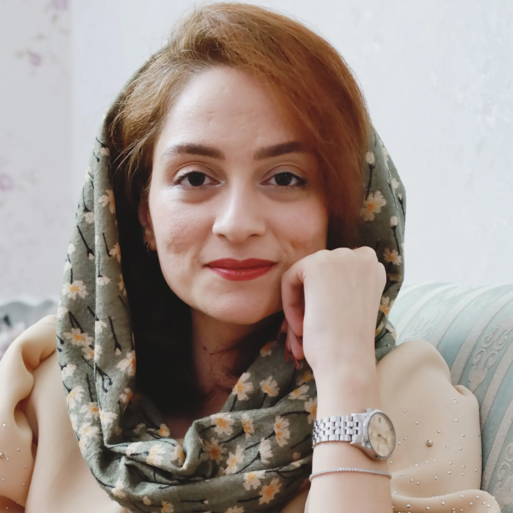 نازنین حنیفه زاده