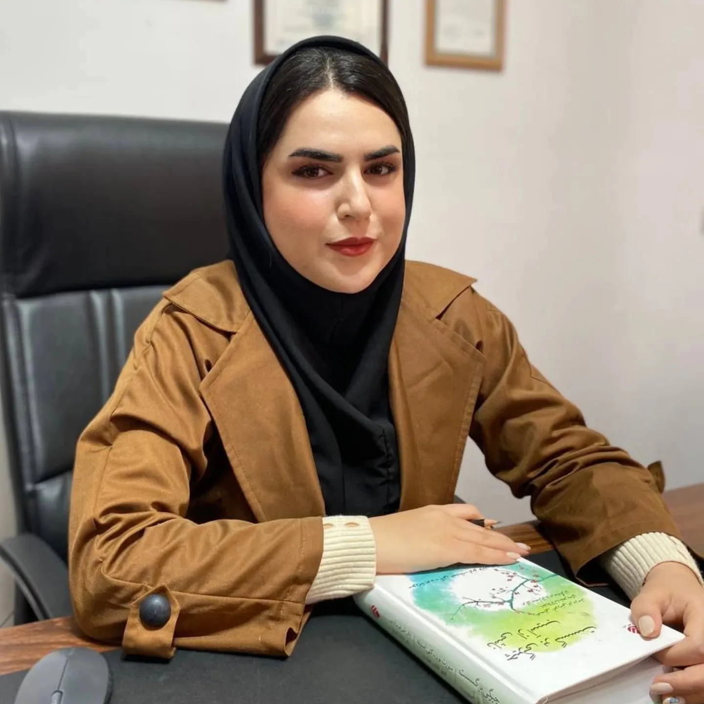 فائزه عاشوری