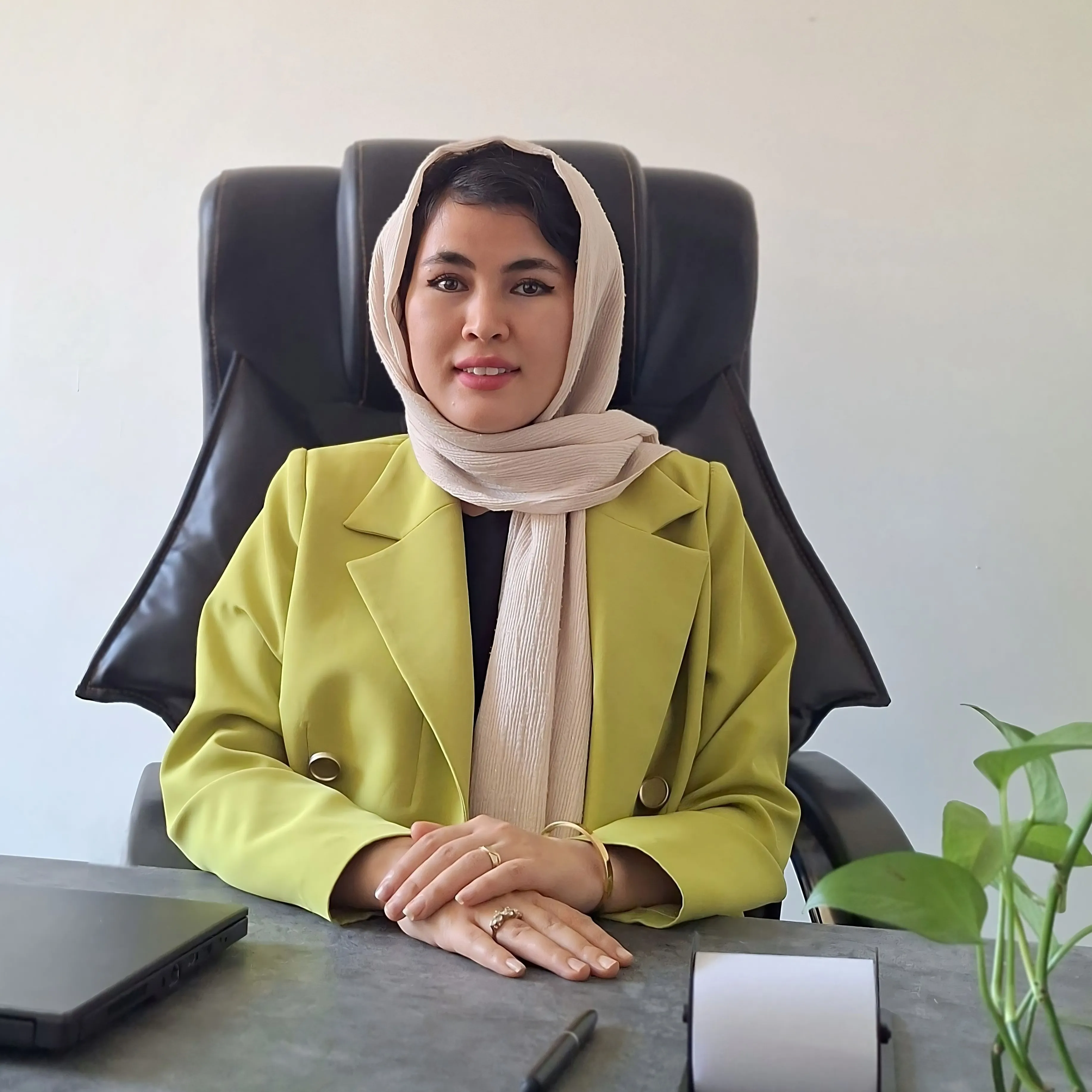 زهرا احمدی