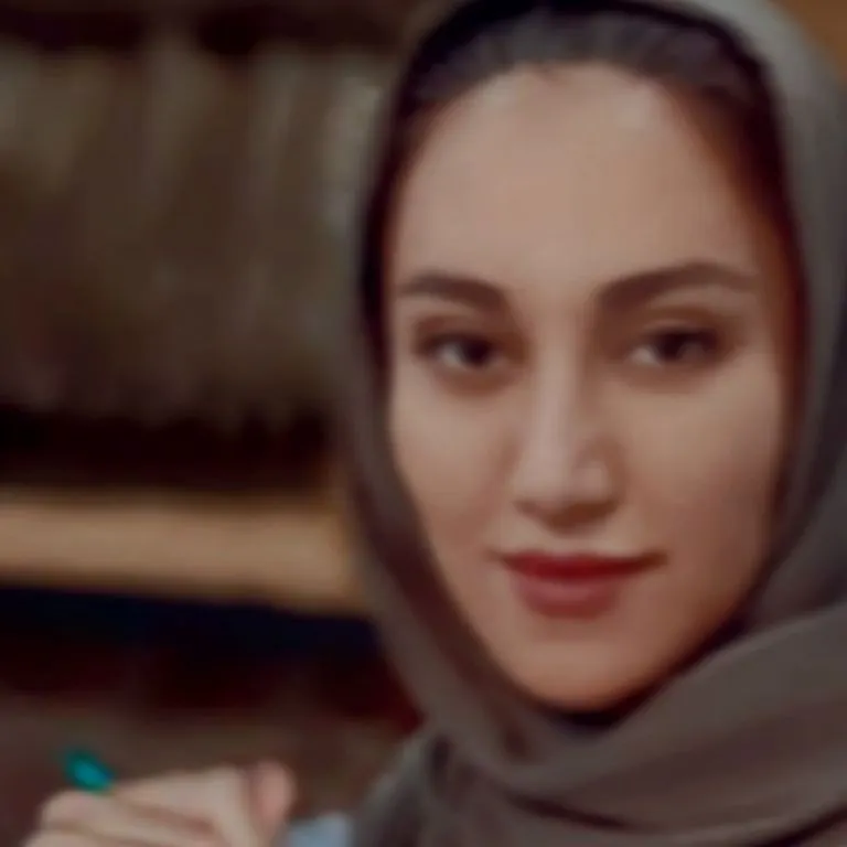 مونا شاهین نژاد
