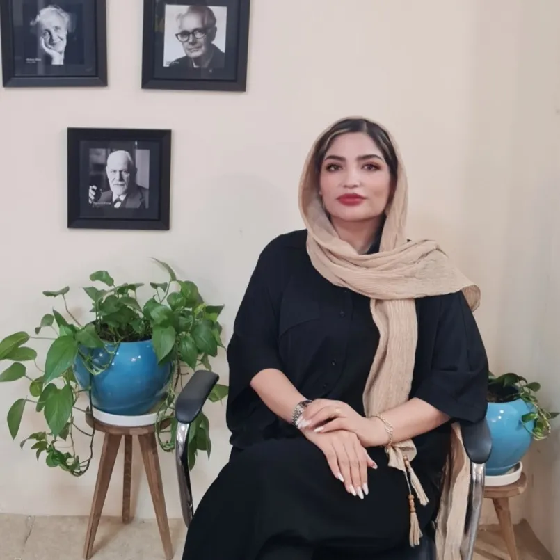 سارا کمال دار