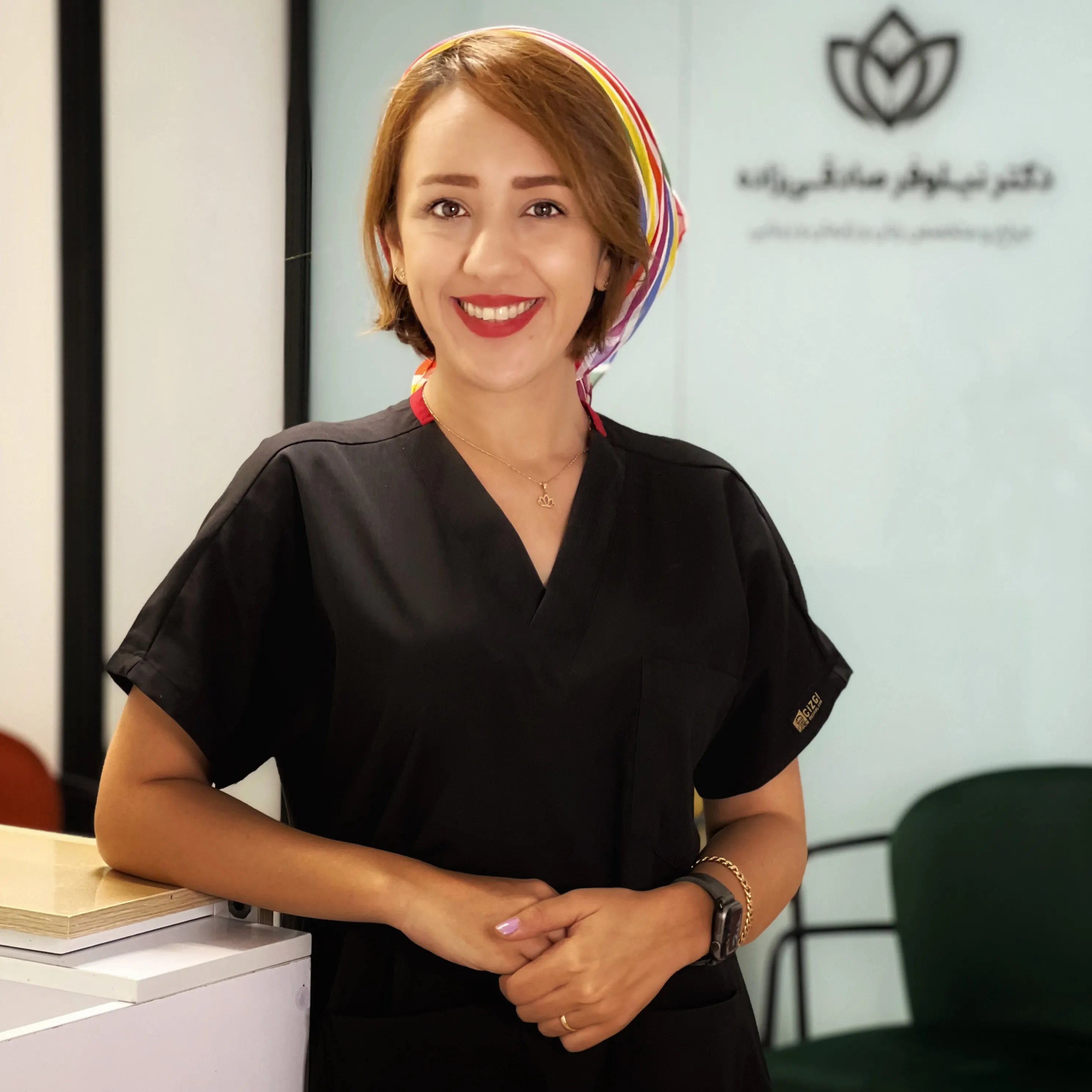دکتر نیلوفر صادقی زاده زرندی