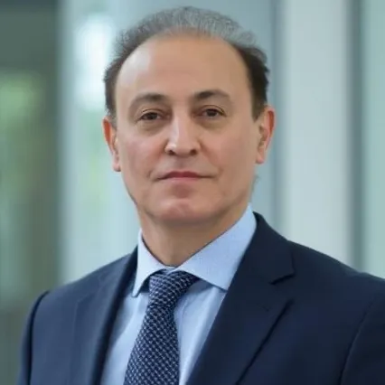 دکتر فرهاد فرنقی