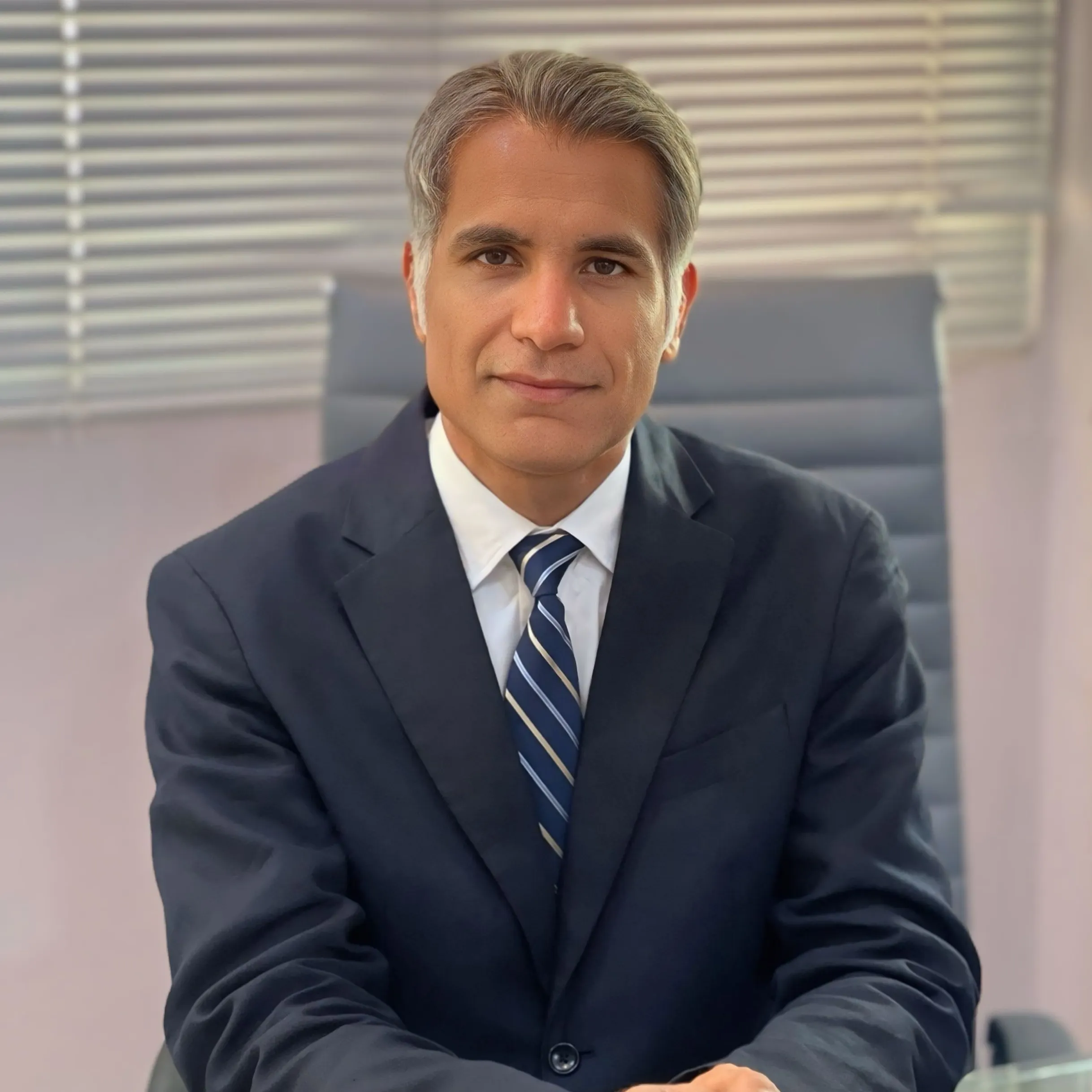 دکتر فرشاد وثوقی