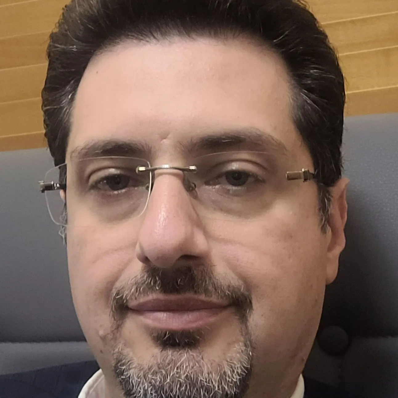 دکتر حسام قارونی قاسمی