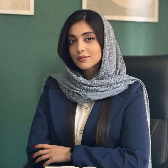 آیناز قانع