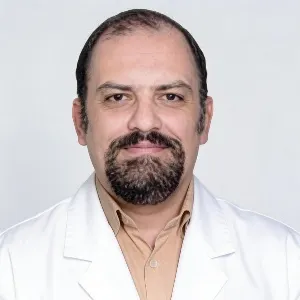 دکتر علیرضا قیومی