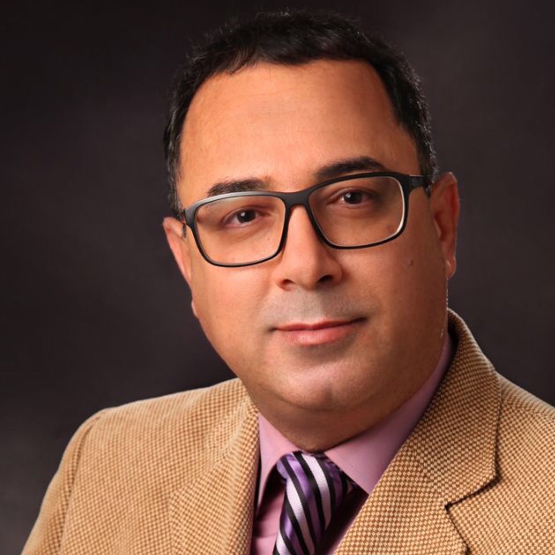 دکتر نجف گلزار