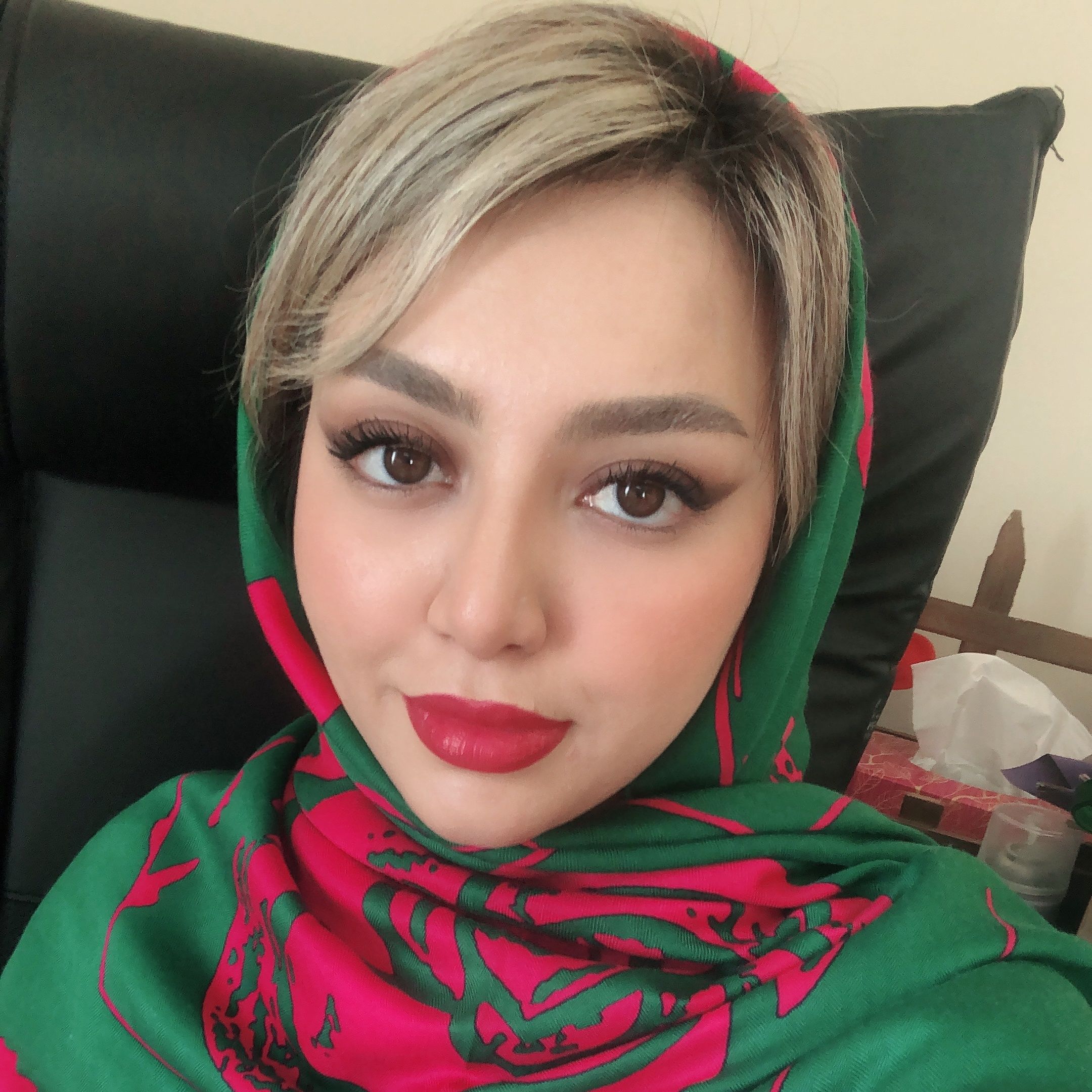 زهره حسین زاده