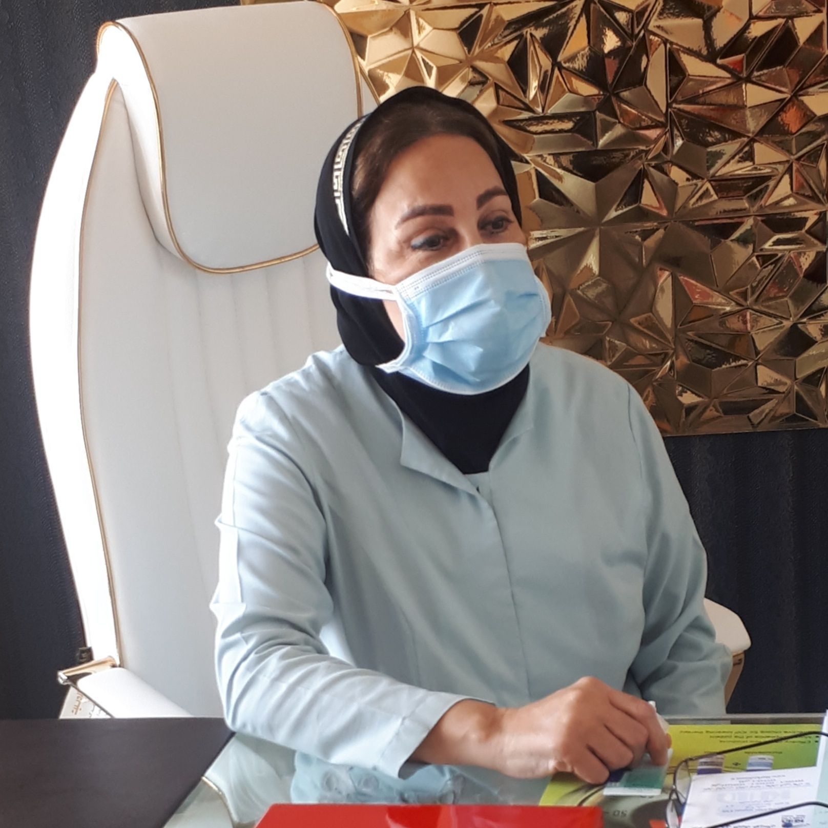 دکتر آذر بهزادنژاد