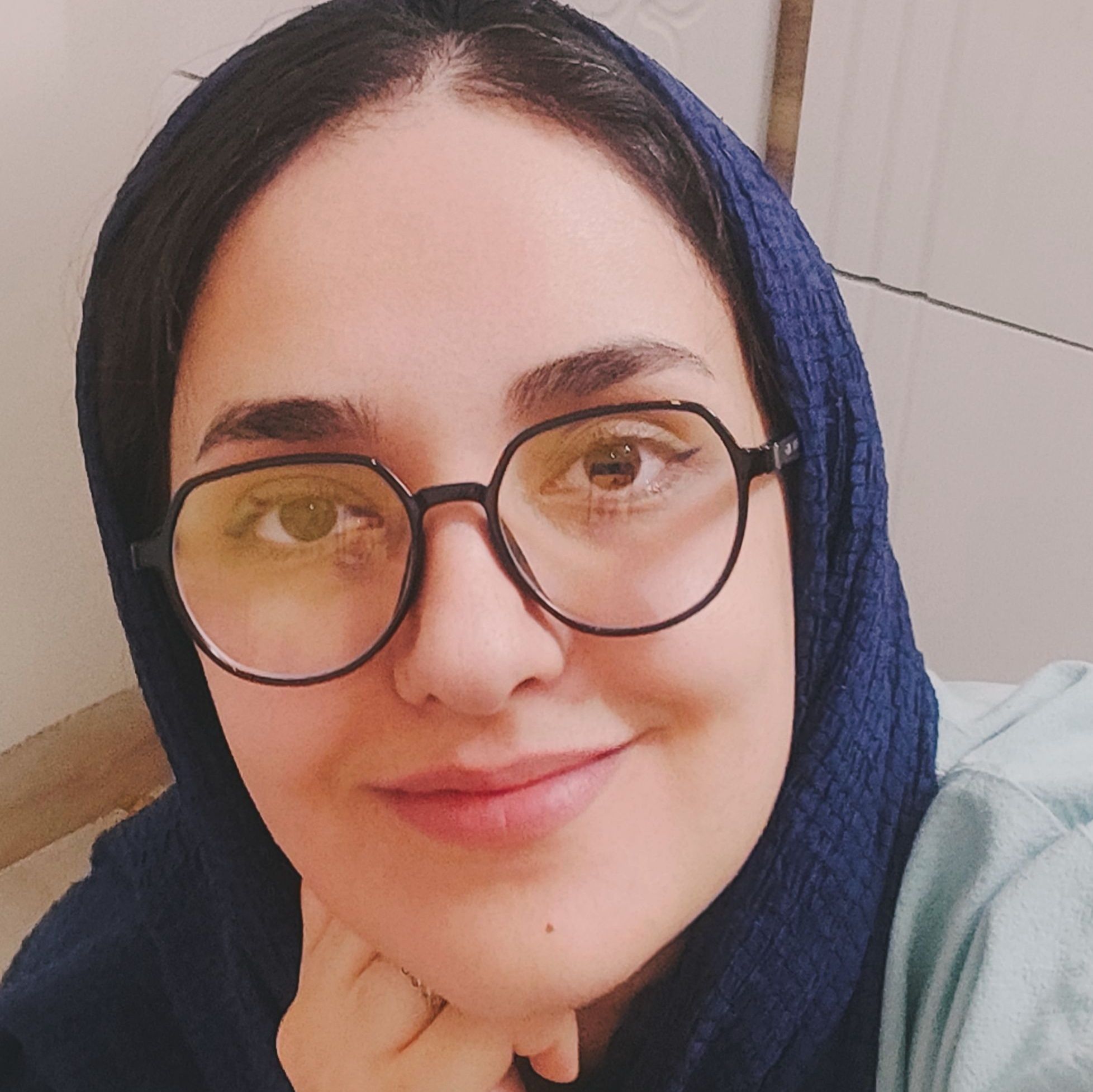 دکتر نیلوفر عرب زاده