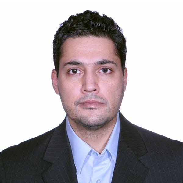 دکتر فرزاد احتشام راد
