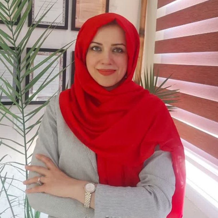 نازنین یگانه