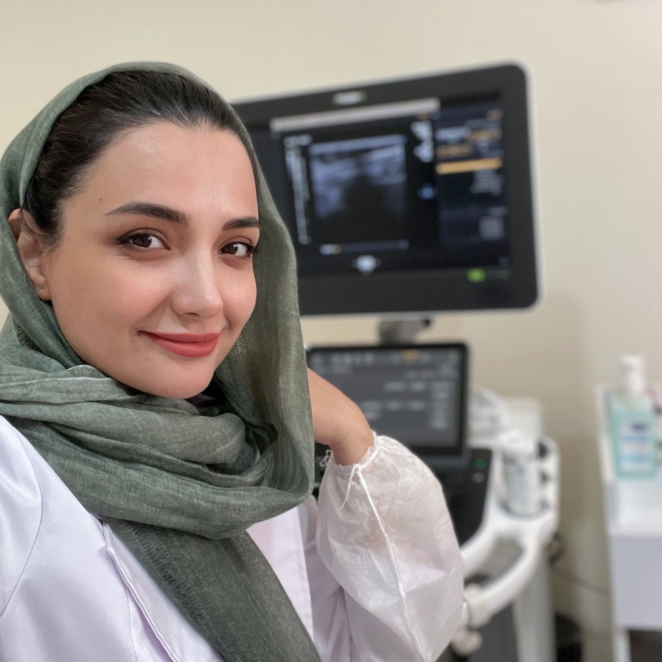 دکتر مینو پیروزی