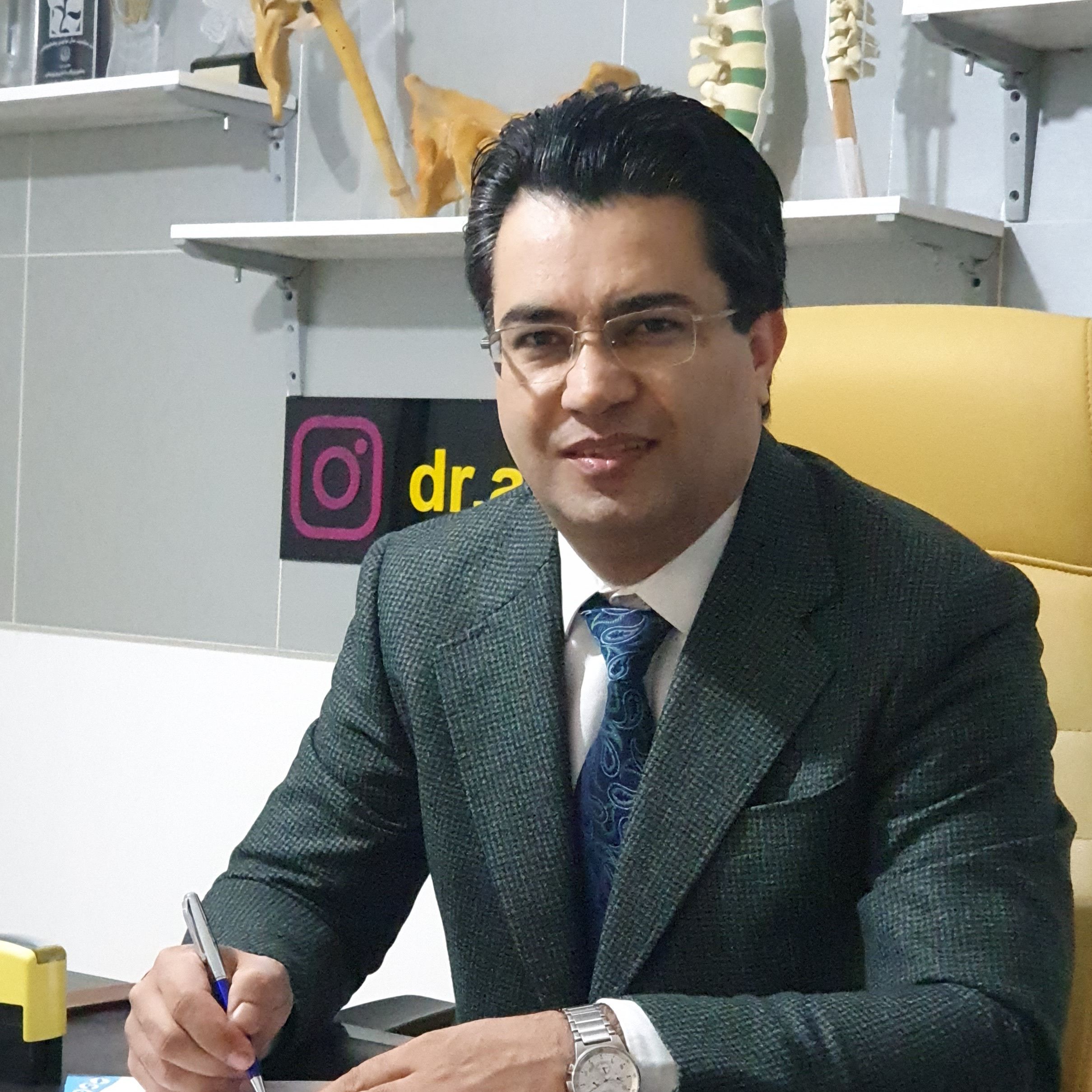 دکتر علی حقیقت