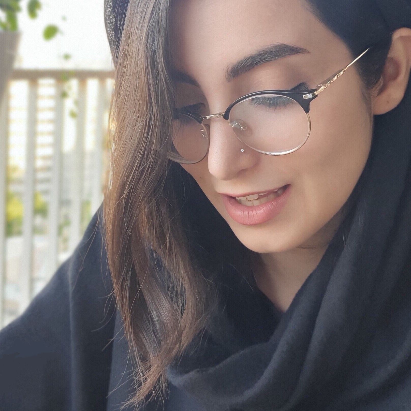 دکتر آوا حسینی
