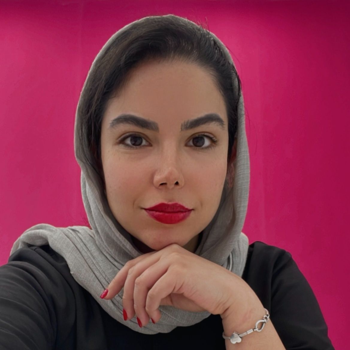 دکتر روژان شکوهی زاده