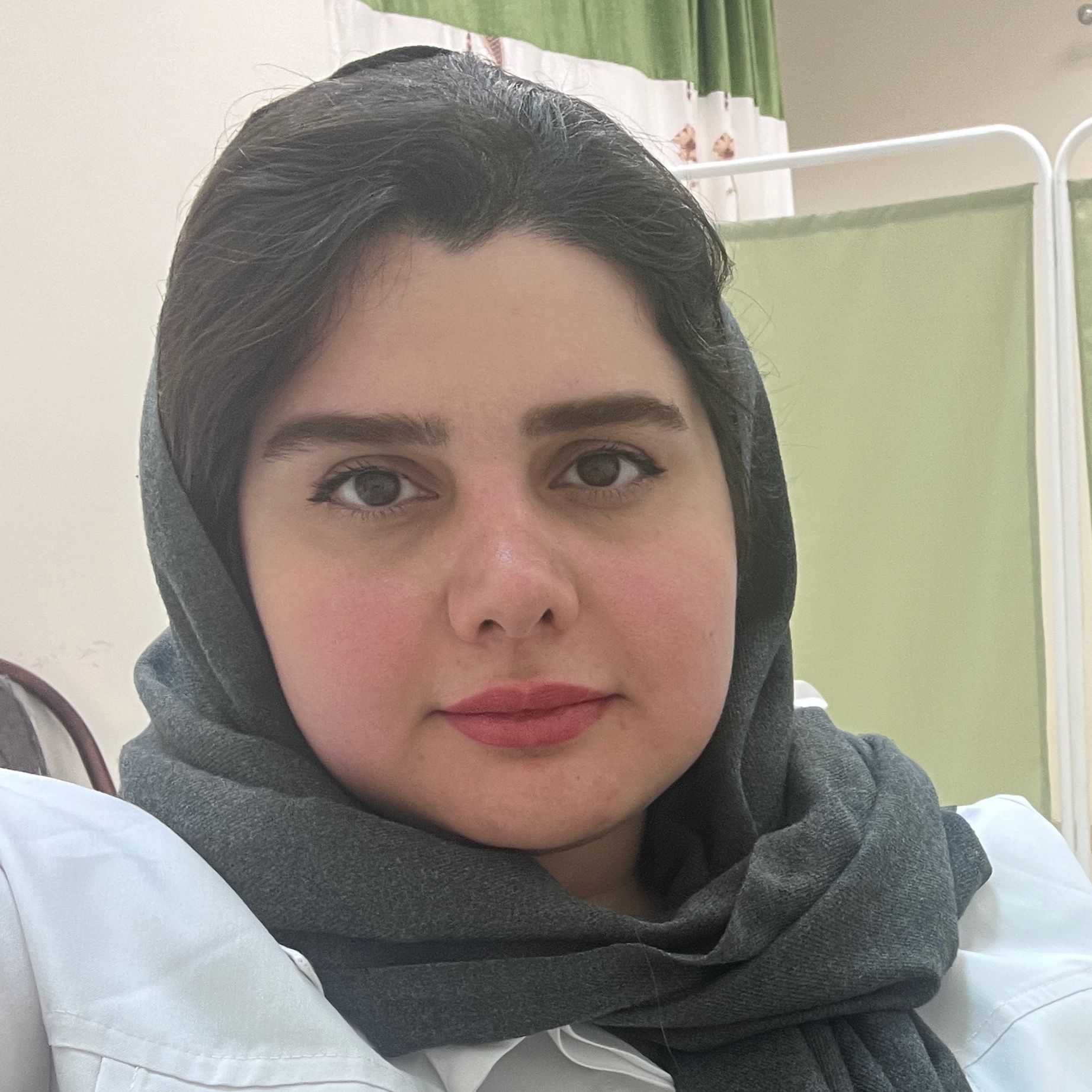 دکتر آیدا یاری