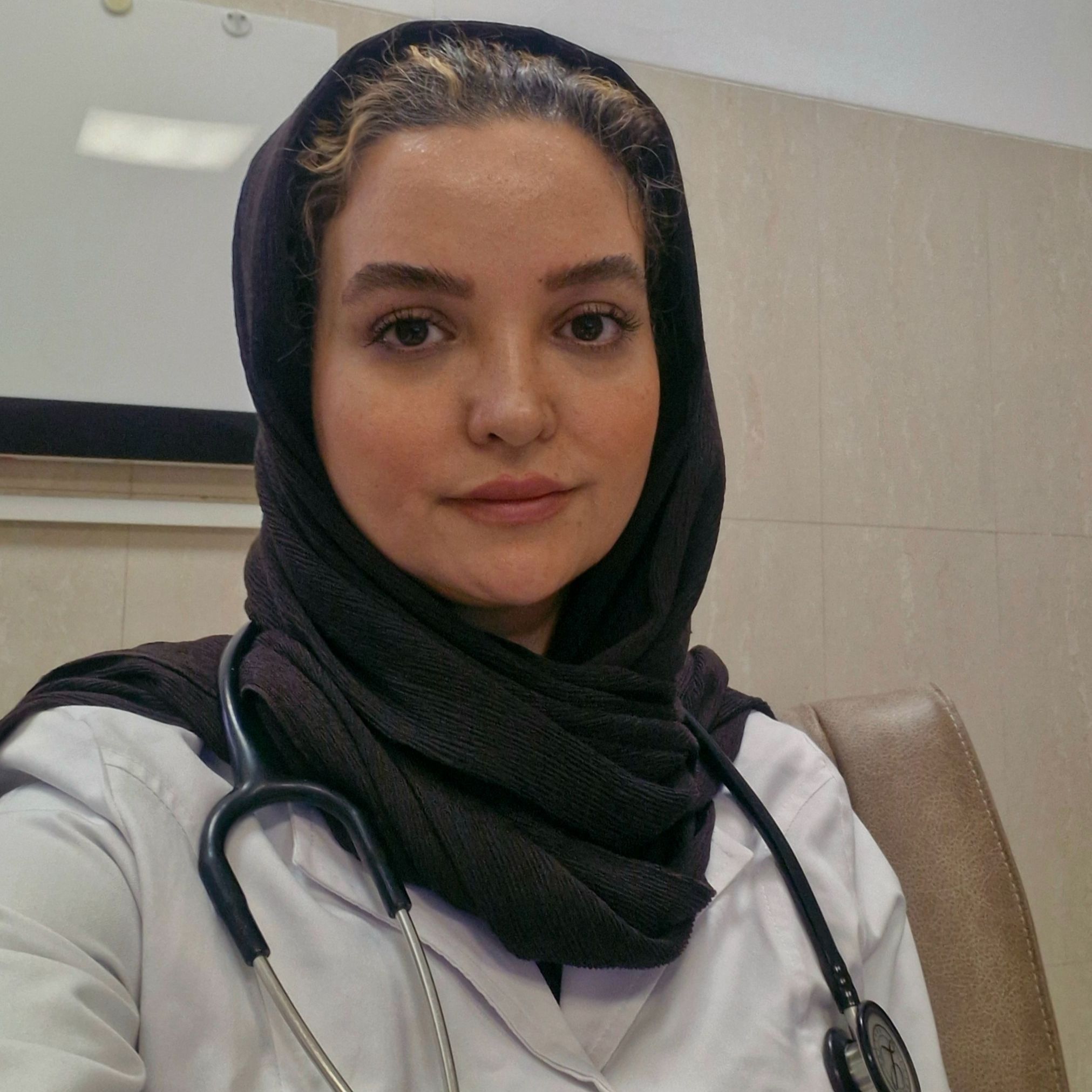 دکتر مینا نیک پور