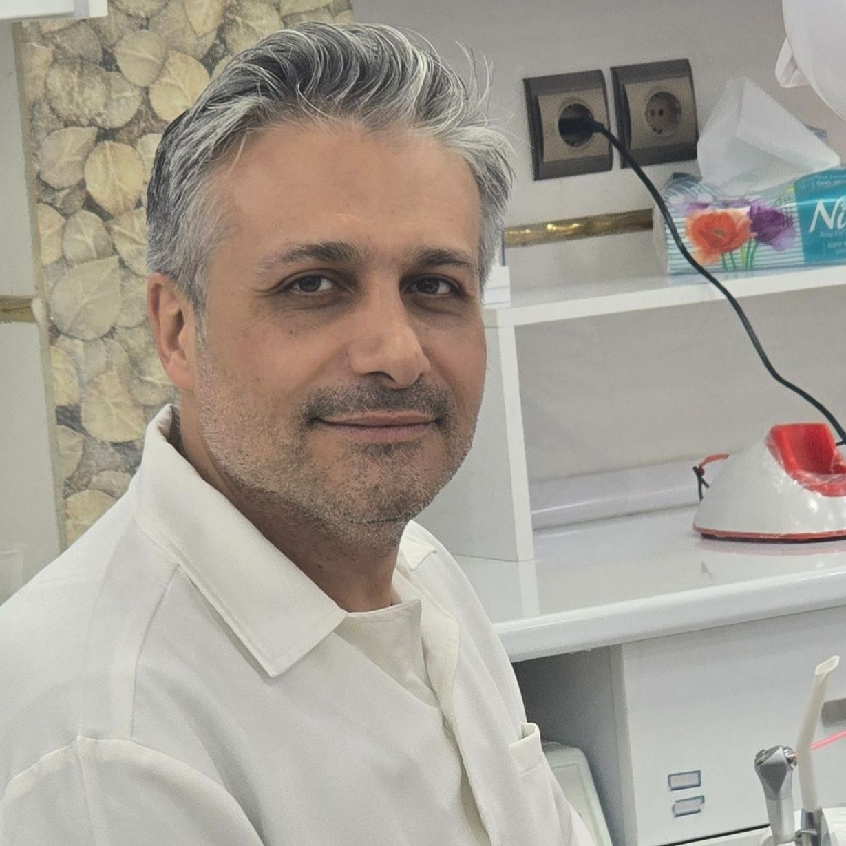 دکتر مجید رزم جو