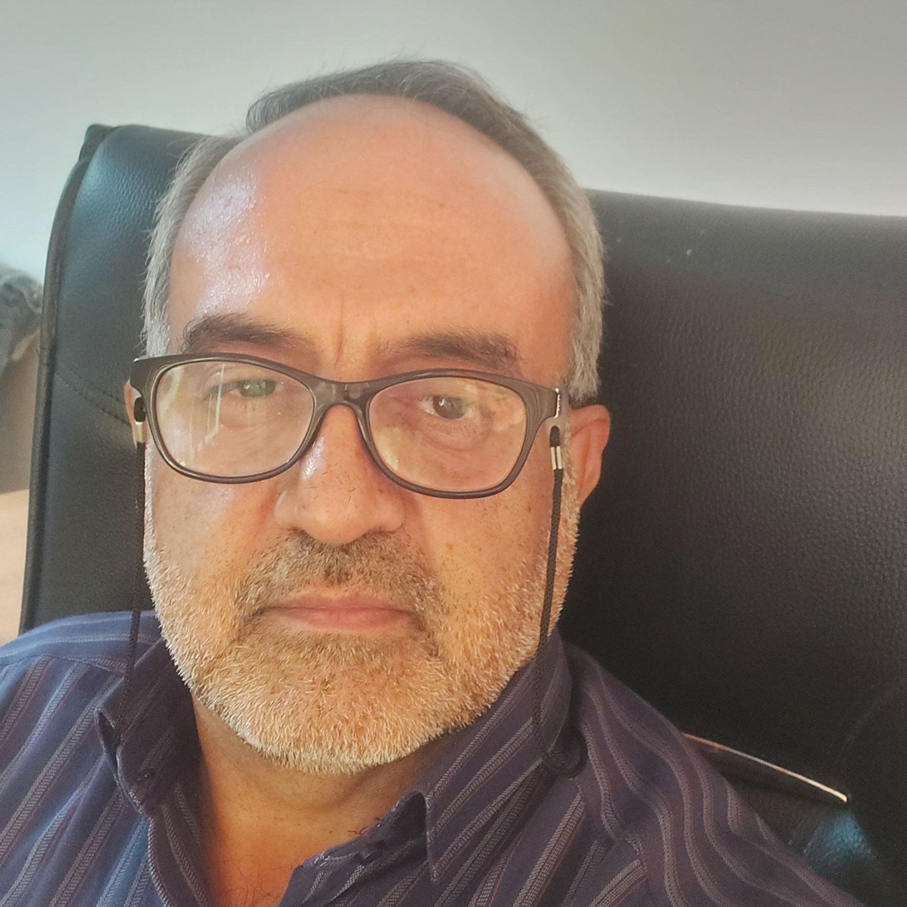 دکتر بهنام کشاورز