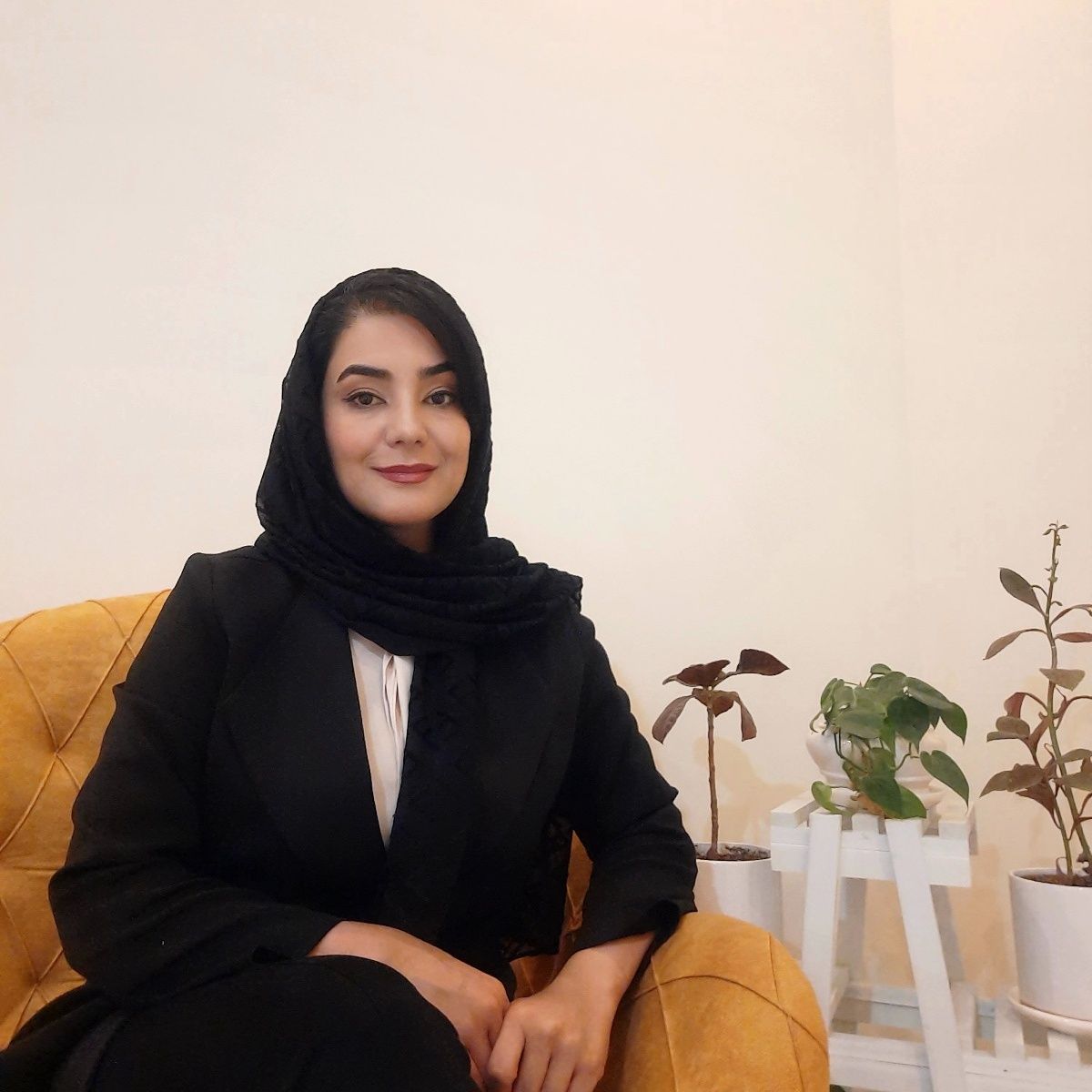 منیره محزونی