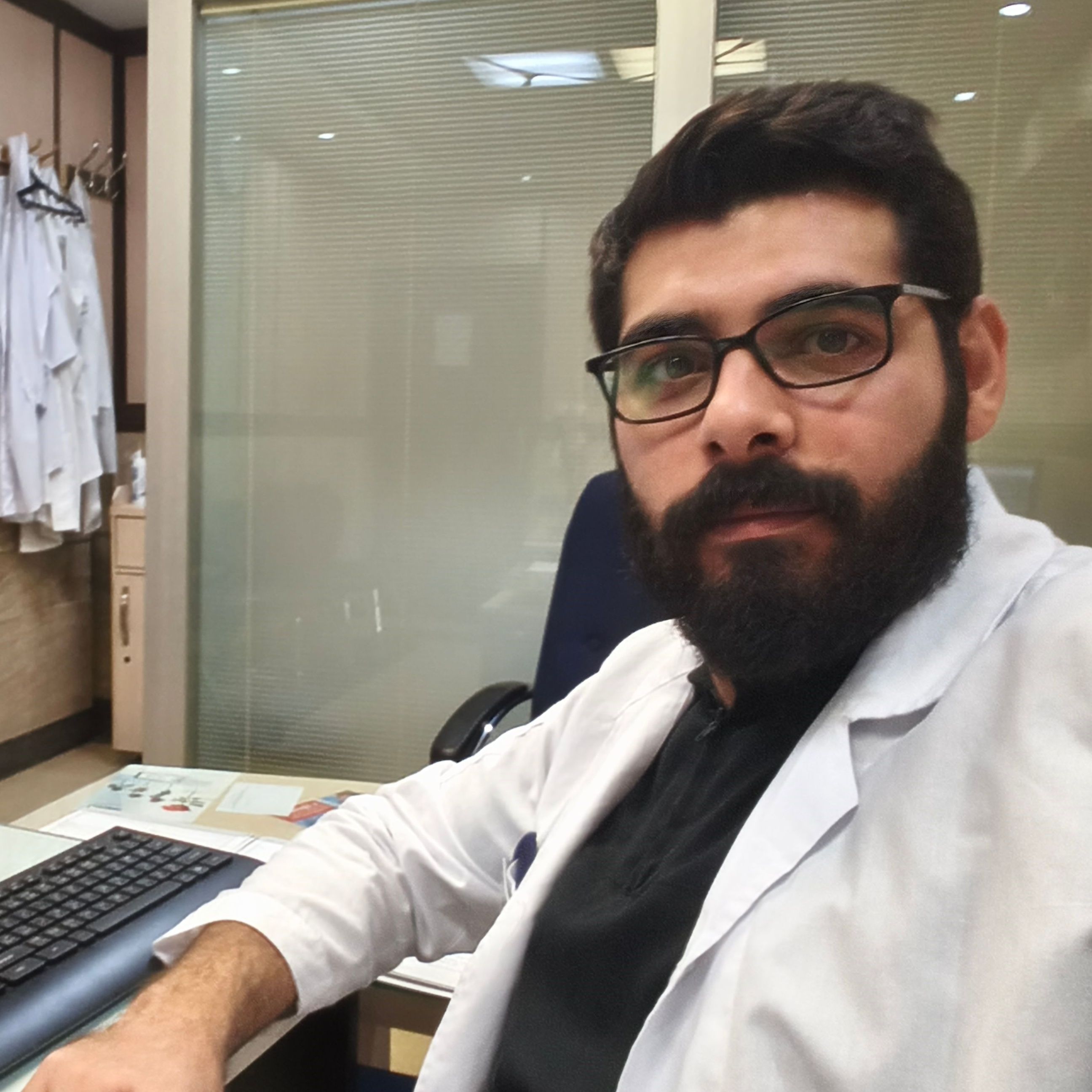 دکتر یاسر سلیمان