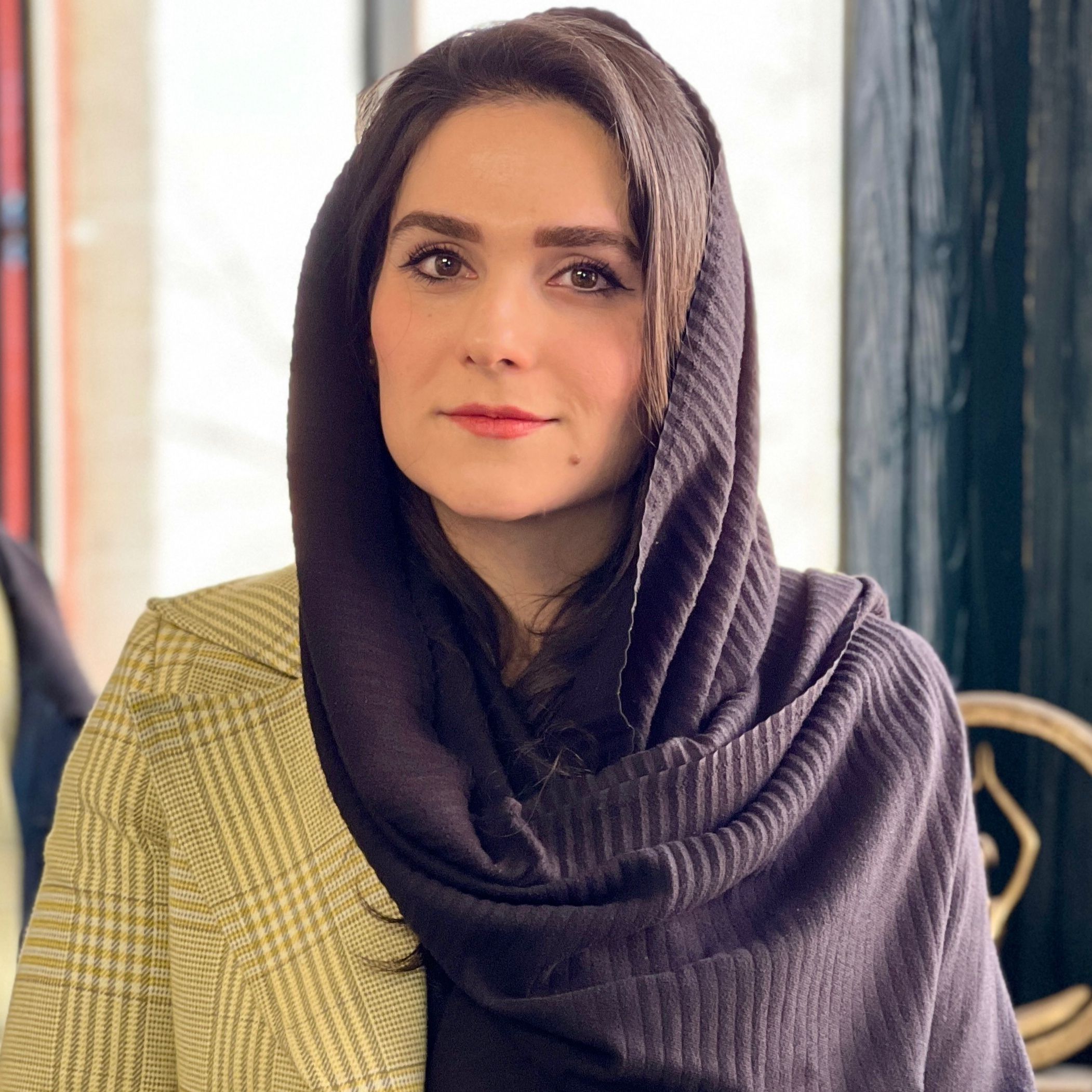 دکتر نیلوفر عزیزی
